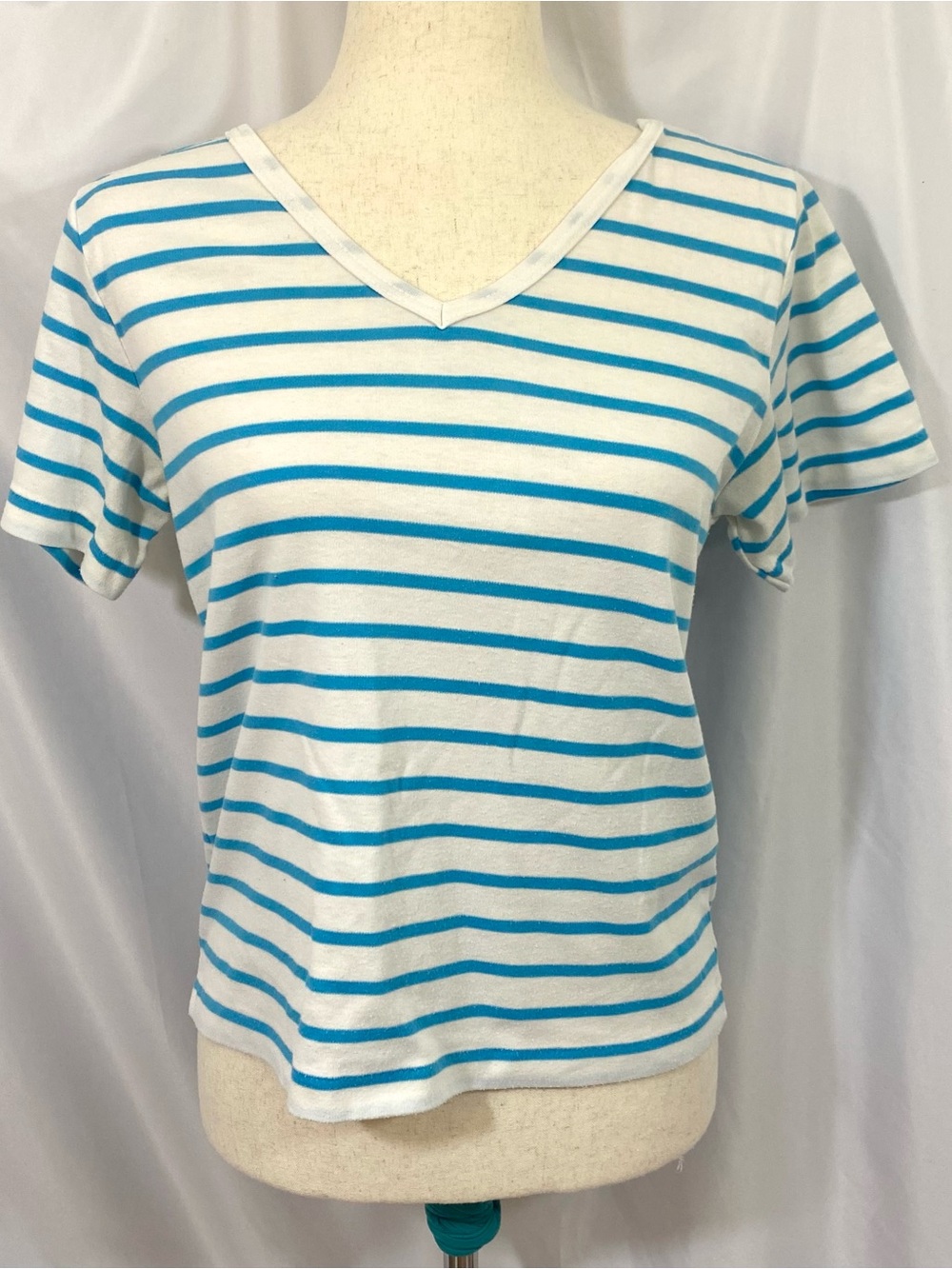 Women’s Vintage 80’s Favorites Blue and White Striped V Neck T Shirt Size Medium